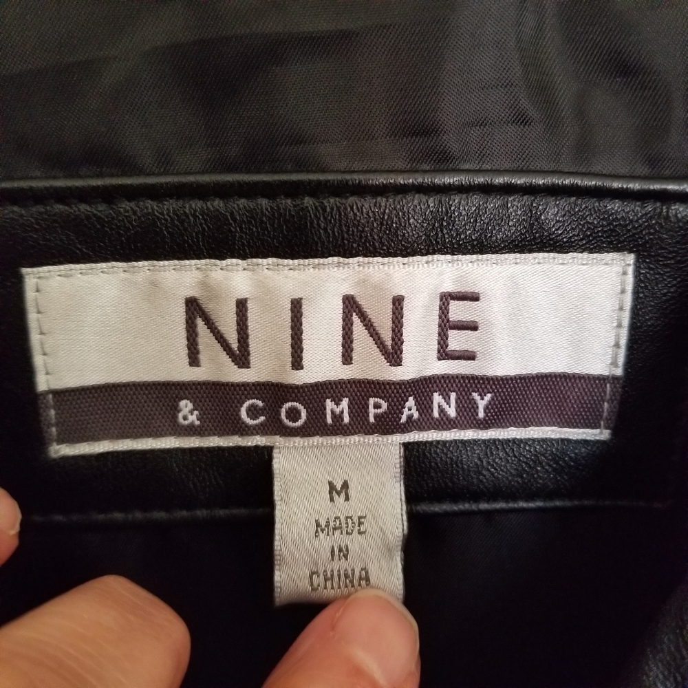 Beautiful Leather Jacket. Size Medium - image 4